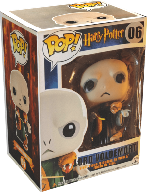 فانکو پاپ لرد ولدمورت با مار ناگینی روی شانه و چوبدستی