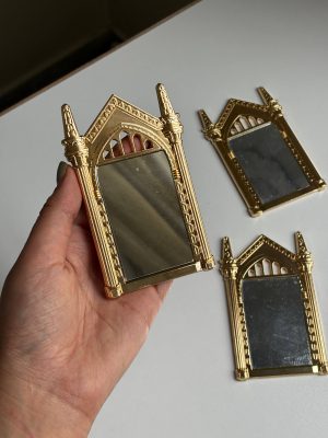 آیینه نفاق انگیز